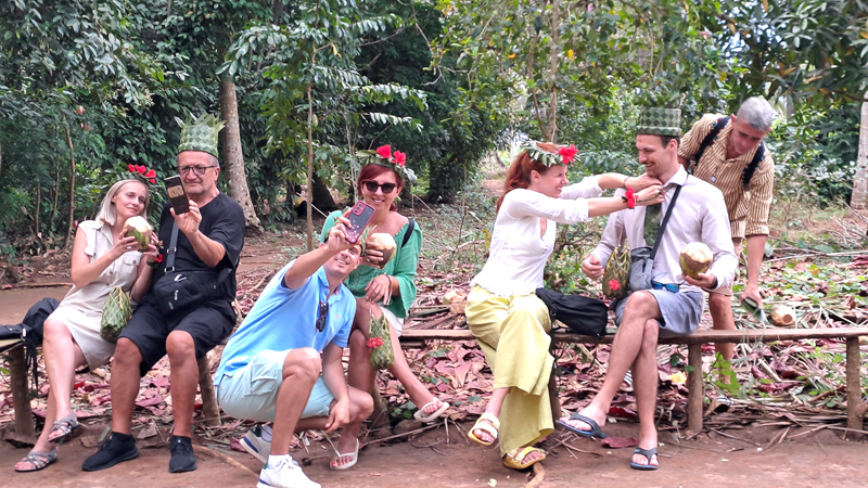 Krune, farma začina, Zanzibar