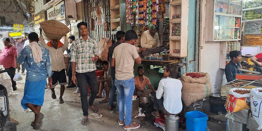 Chandi Chowk, Grupa ljudi u ulici