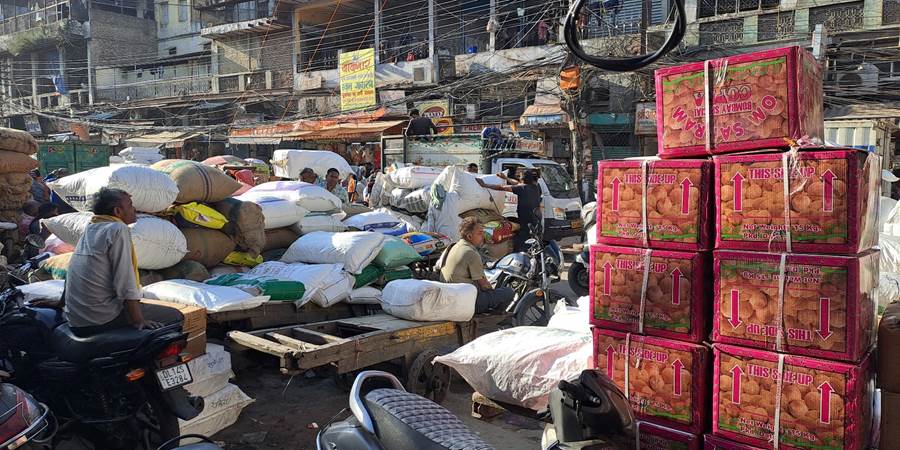Chandi Chowk, Grupa ljudi u pijaci